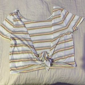 Vintage rainbow top🌈✨
-tie part can be worn either in the front or back!